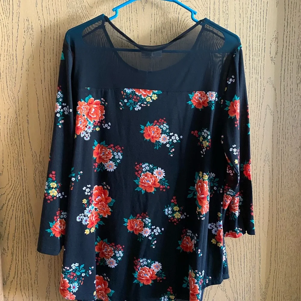 NWT Bobbie B Brooks Black Floral Top With Necklace, Size XL - Picture 6 of 6